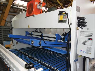 CUTTING MACHINES